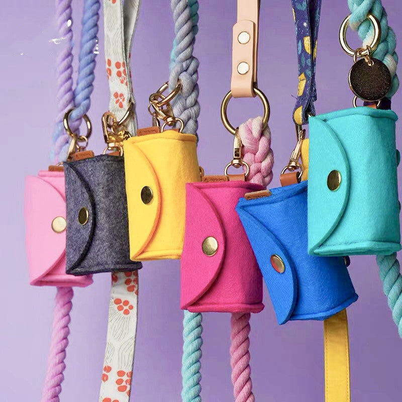 Distributeur de sacs pour déjections pour chien